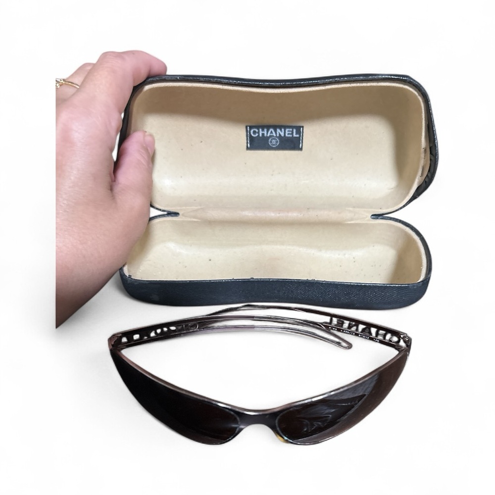 CHANEL Black and Rose Gold Sunglasses - Picture 6 of 12